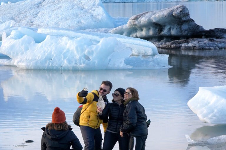 Glacier Lagoons & South Coast Jökulsárlón Diamond Beach Vik 6