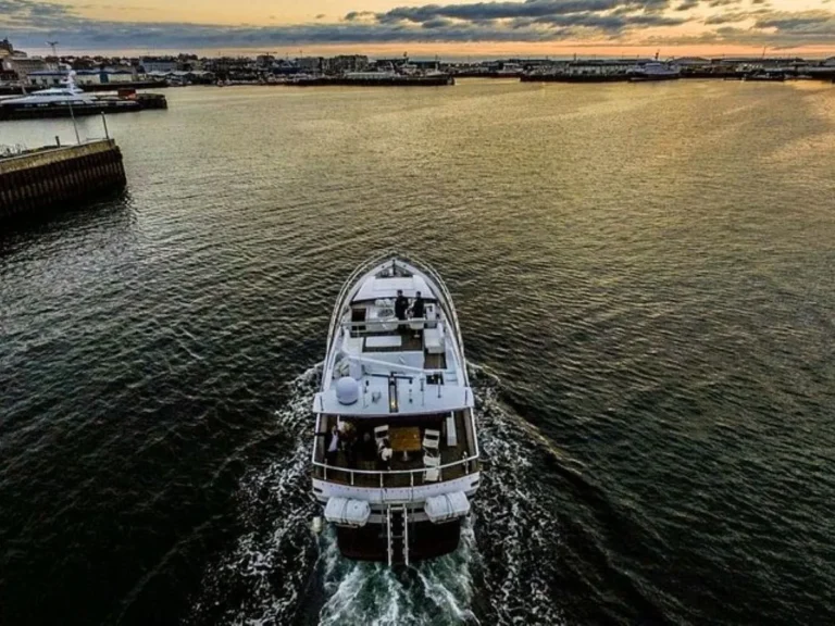Harbor-Cruise-with-Three-Course-Dinner-from-Reykjavik-02-03