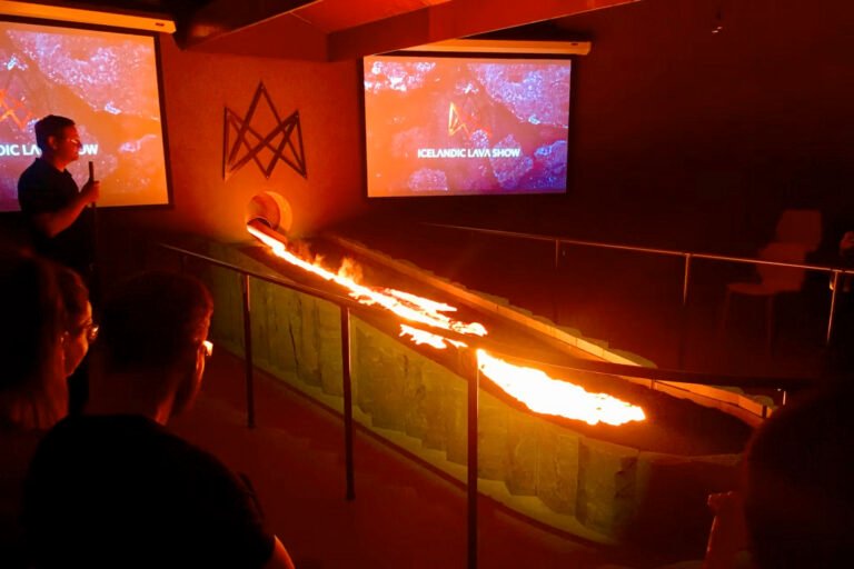 LAVA Show Vik 01