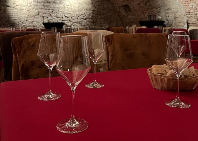 Wine Tasting IN THE DARK 7